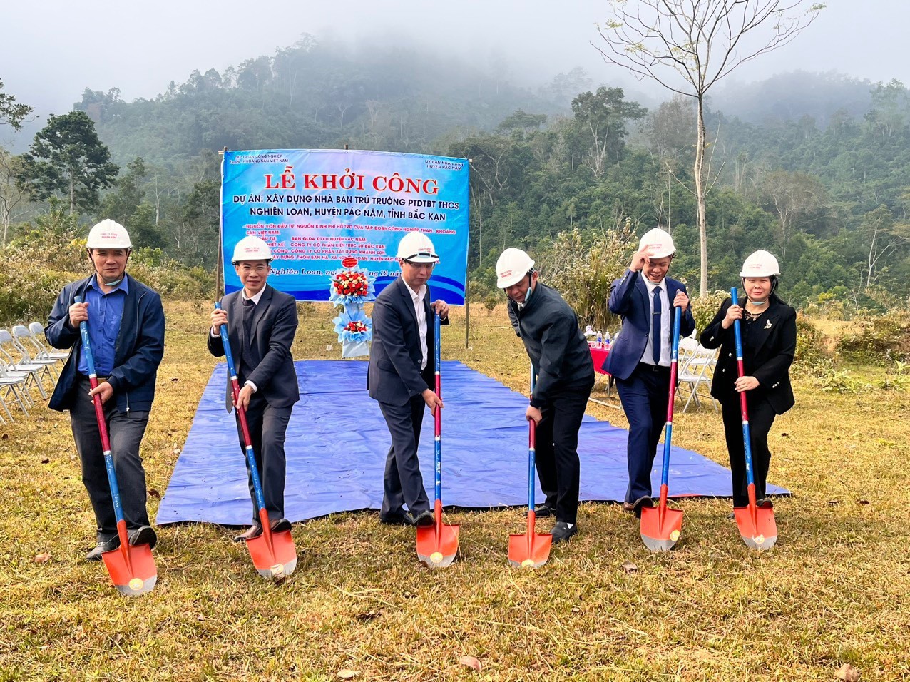 Khởi công công trình nhà bán trú Trường PTDTBT THCS Nghiên Loan