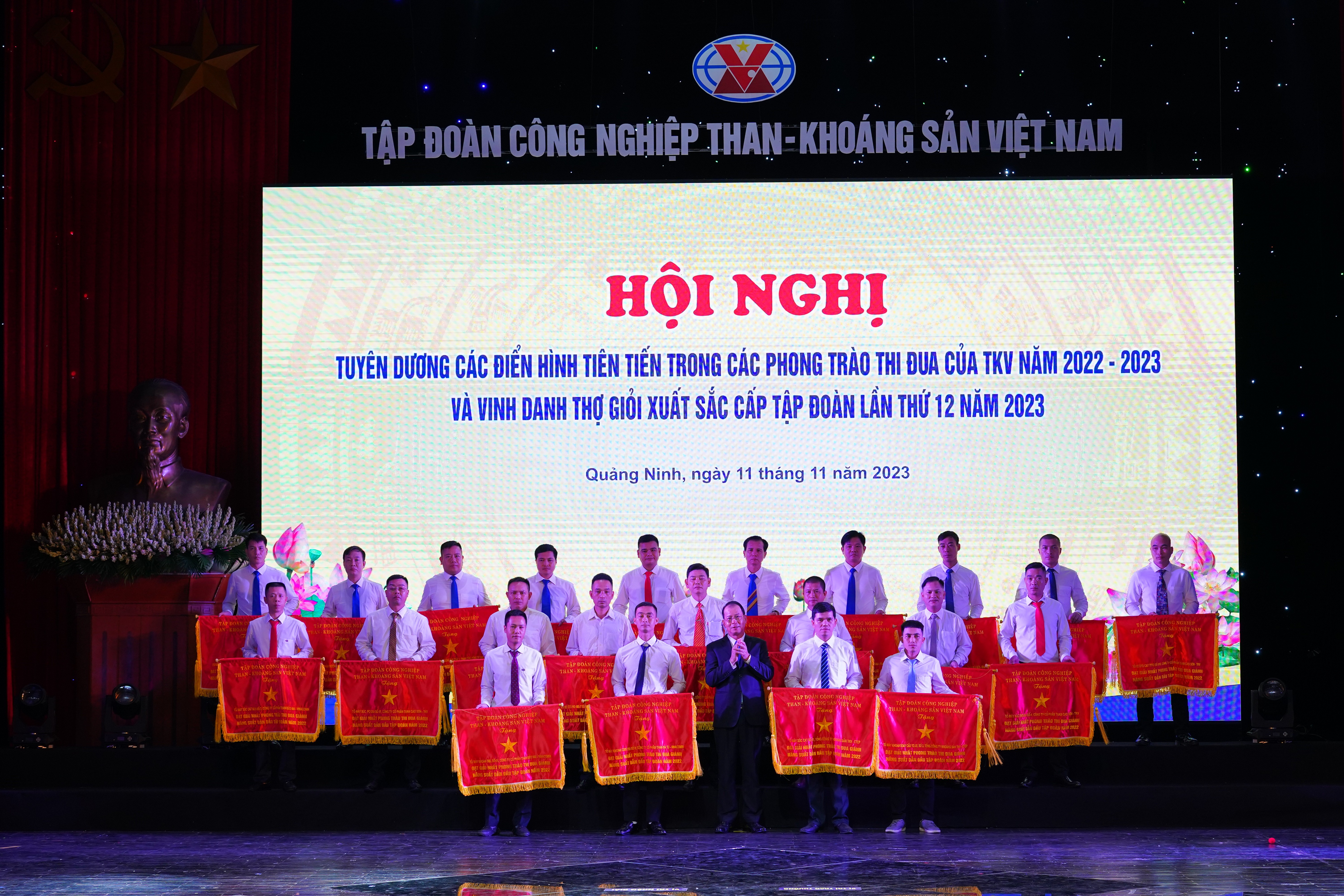 TKV tuyên dương điển hình tiên tiến trong các phong trào thi đua và vinh danh thợ giỏi xuất sắc cấp Tập đoàn